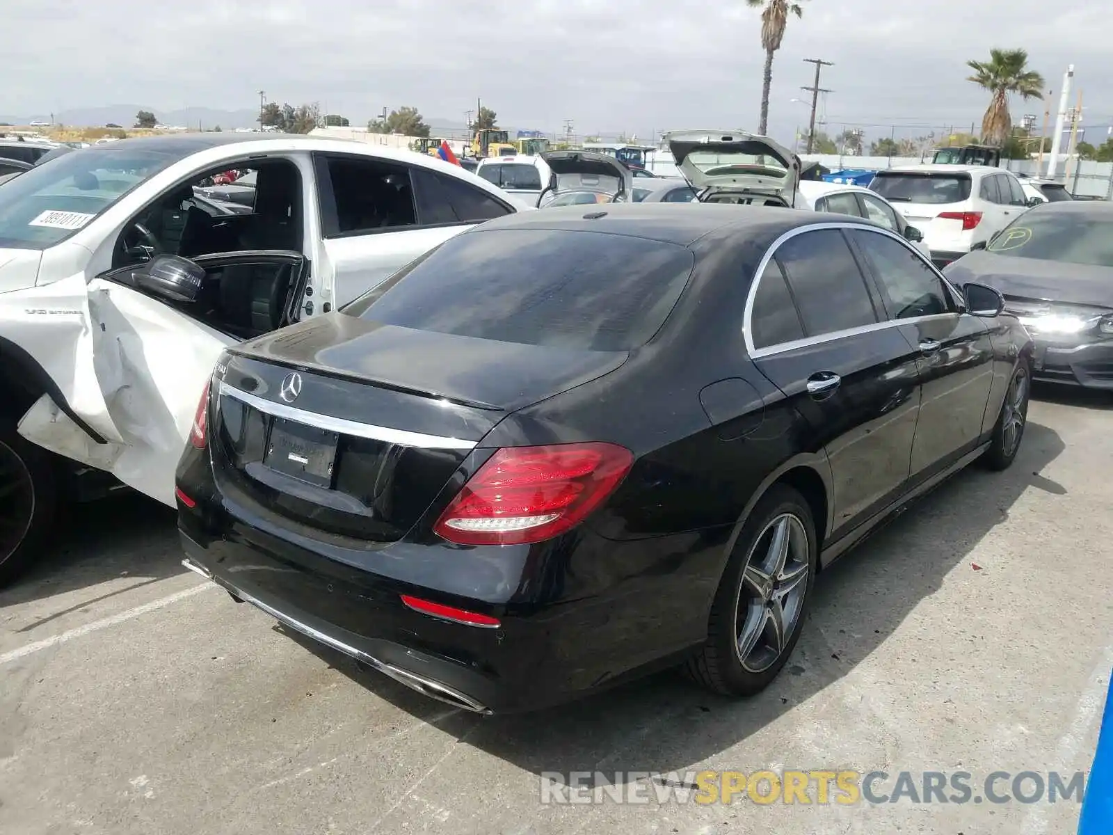 4 Photograph of a damaged car WDDZF4JB3KA554651 MERCEDES-BENZ E CLASS 2019