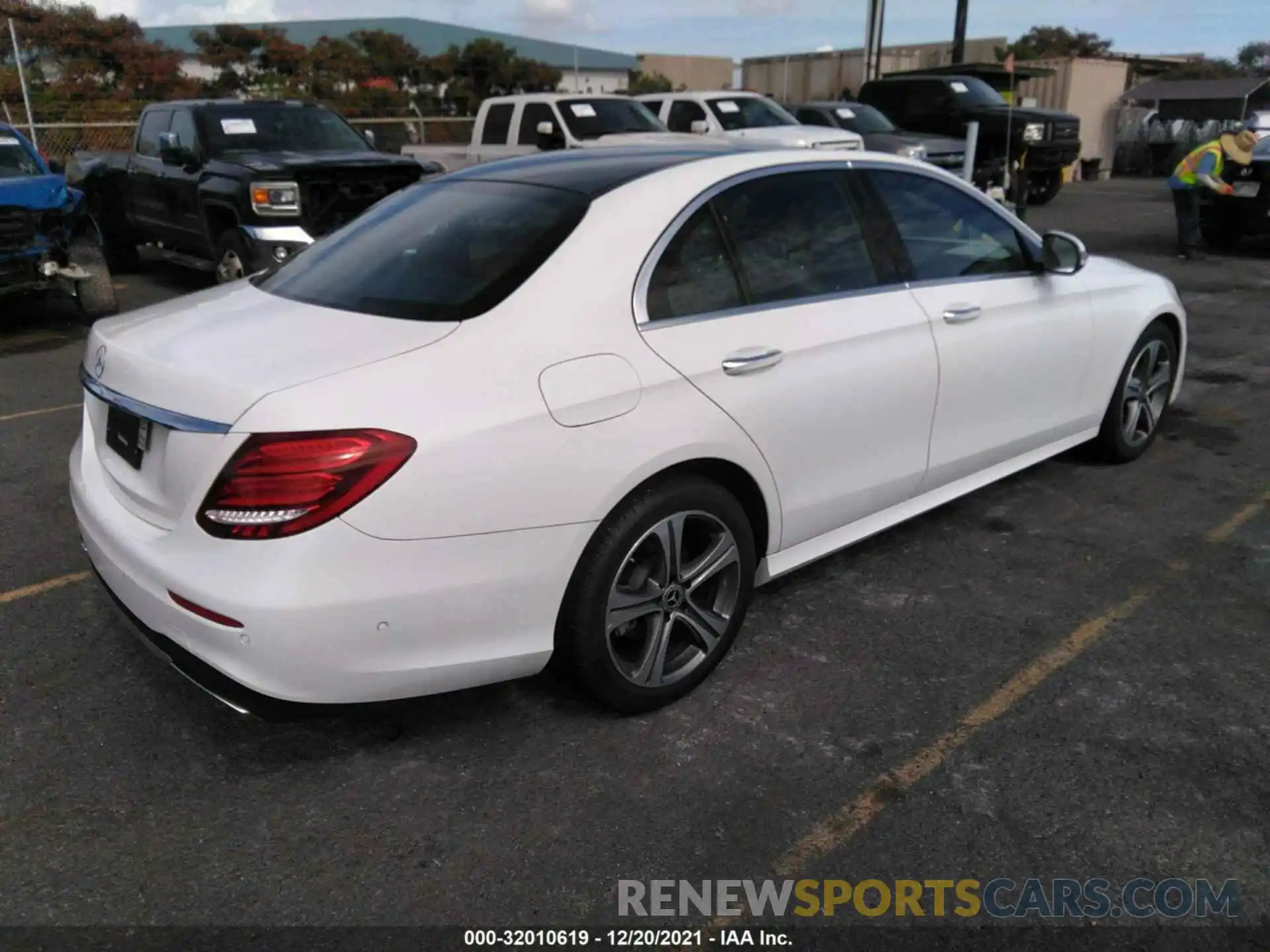 4 Photograph of a damaged car WDDZF4JB3KA556996 MERCEDES-BENZ E-CLASS 2019