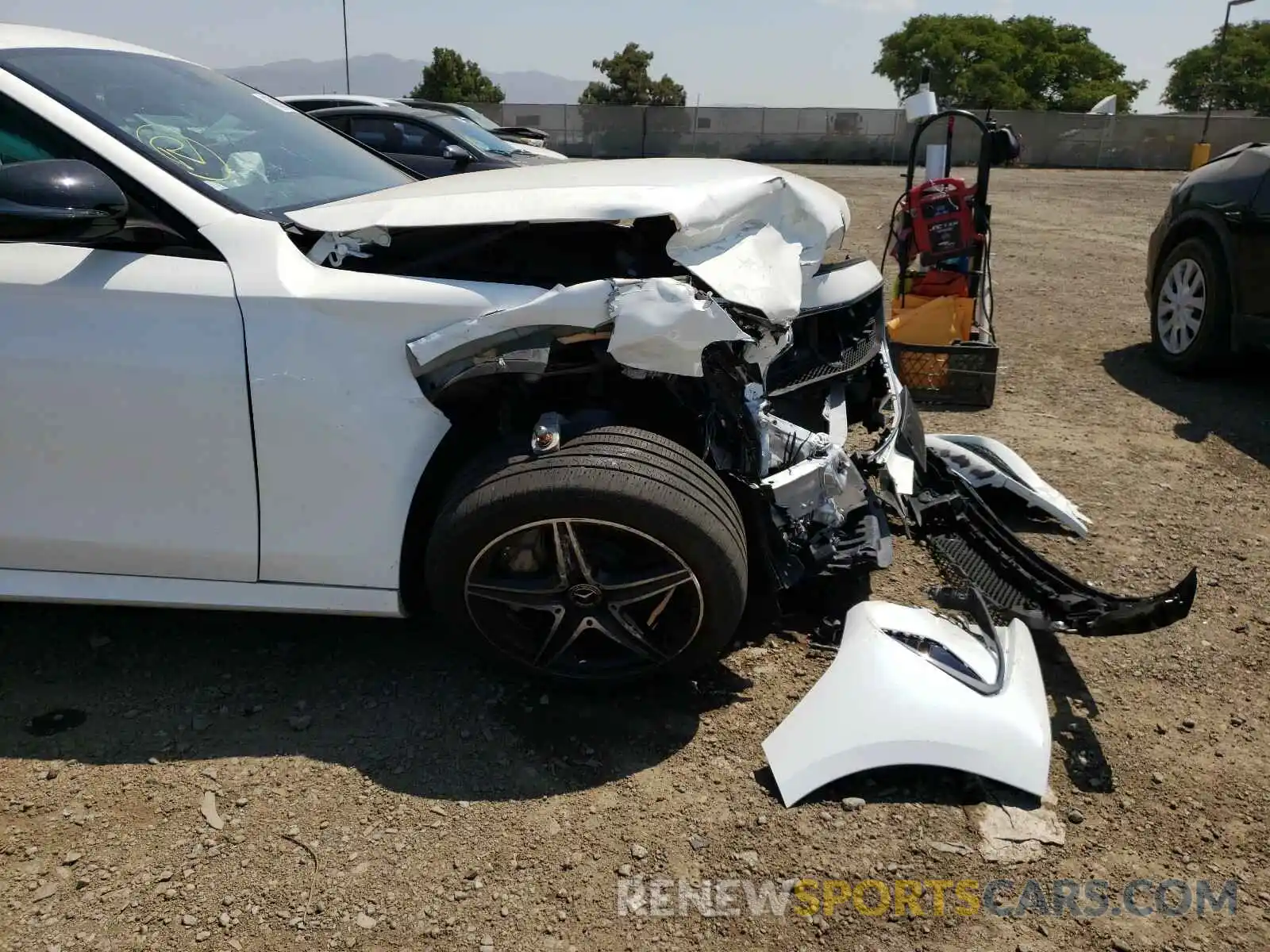 9 Photograph of a damaged car WDDZF4JB3KA562488 MERCEDES-BENZ E CLASS 2019