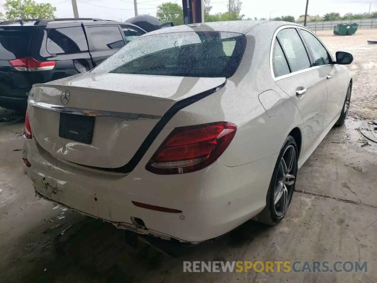 4 Photograph of a damaged car WDDZF4JB3KA579811 MERCEDES-BENZ E-CLASS 2019