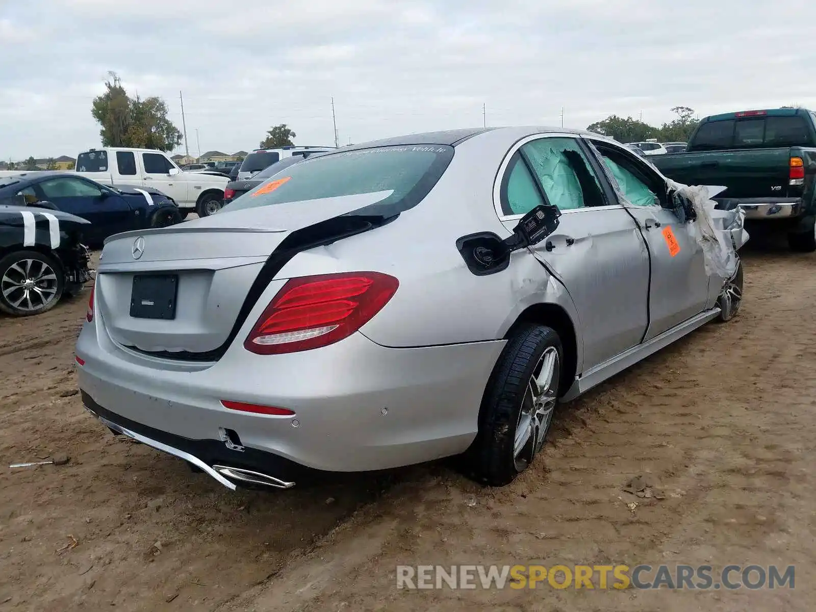 4 Photograph of a damaged car WDDZF4JB3KA583857 MERCEDES-BENZ E CLASS 2019