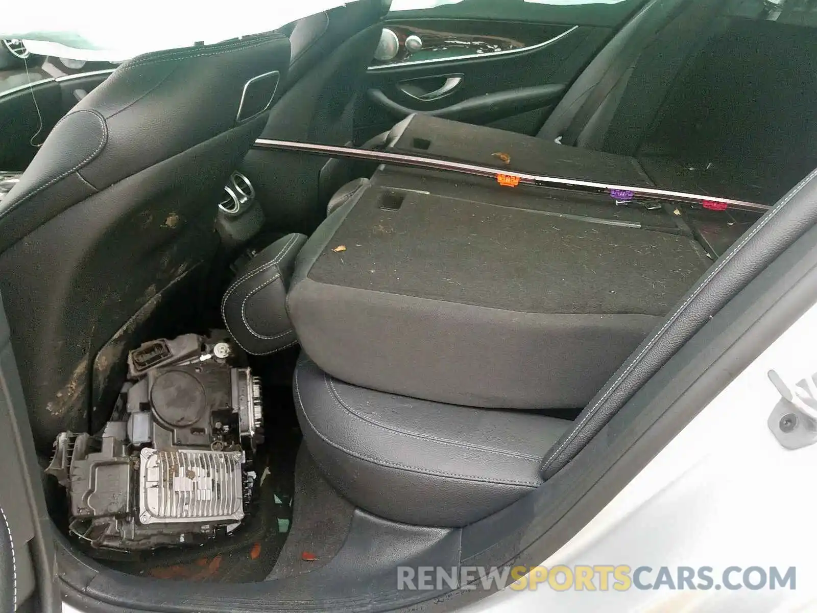 6 Photograph of a damaged car WDDZF4JB3KA583857 MERCEDES-BENZ E CLASS 2019