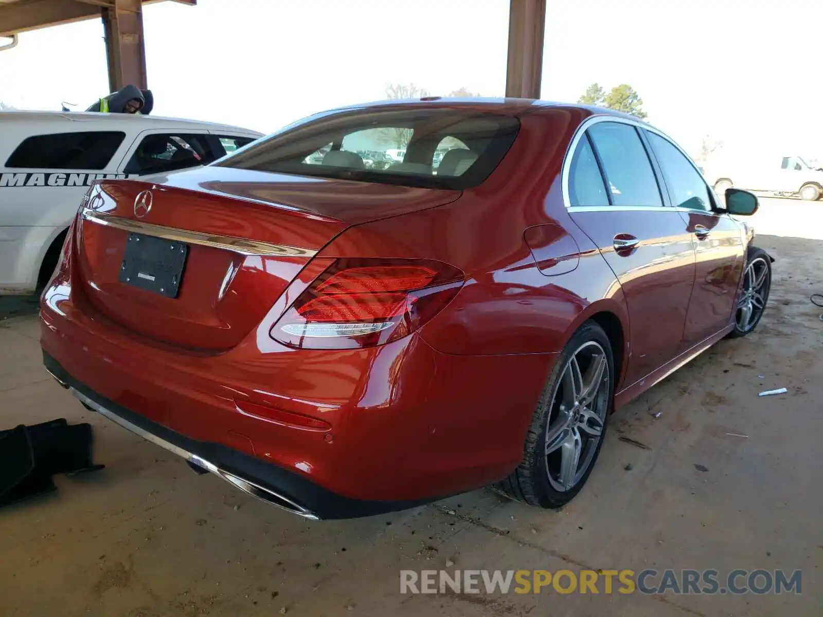 4 Photograph of a damaged car WDDZF4JB3KA593952 MERCEDES-BENZ E CLASS 2019