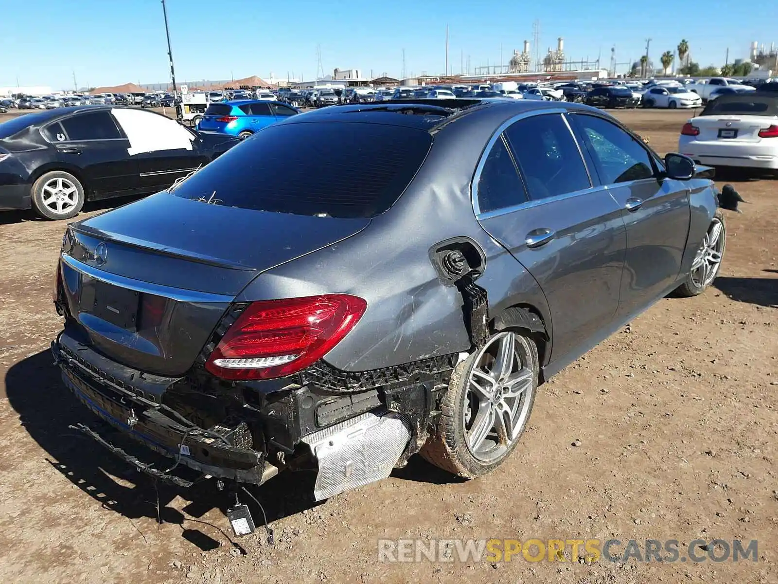 4 Photograph of a damaged car WDDZF4JB3KA595801 MERCEDES-BENZ E CLASS 2019