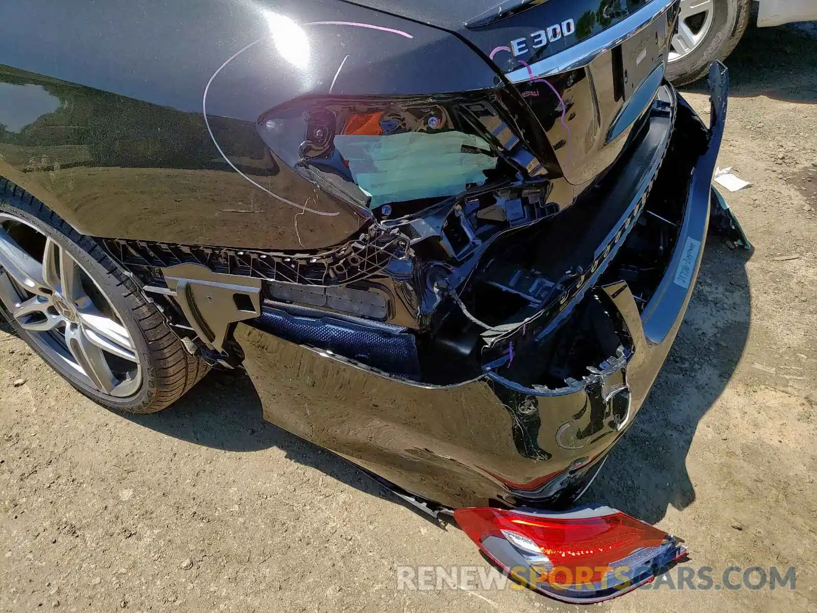 9 Photograph of a damaged car WDDZF4JB3KA606912 MERCEDES-BENZ E CLASS 2019