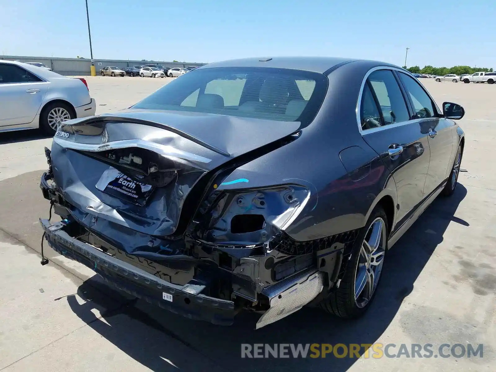 4 Photograph of a damaged car WDDZF4JB3KA608188 MERCEDES-BENZ E CLASS 2019