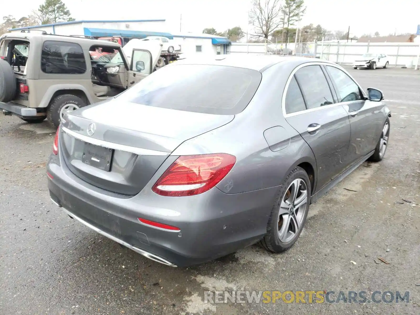 4 Photograph of a damaged car WDDZF4JB3KA625640 MERCEDES-BENZ E CLASS 2019