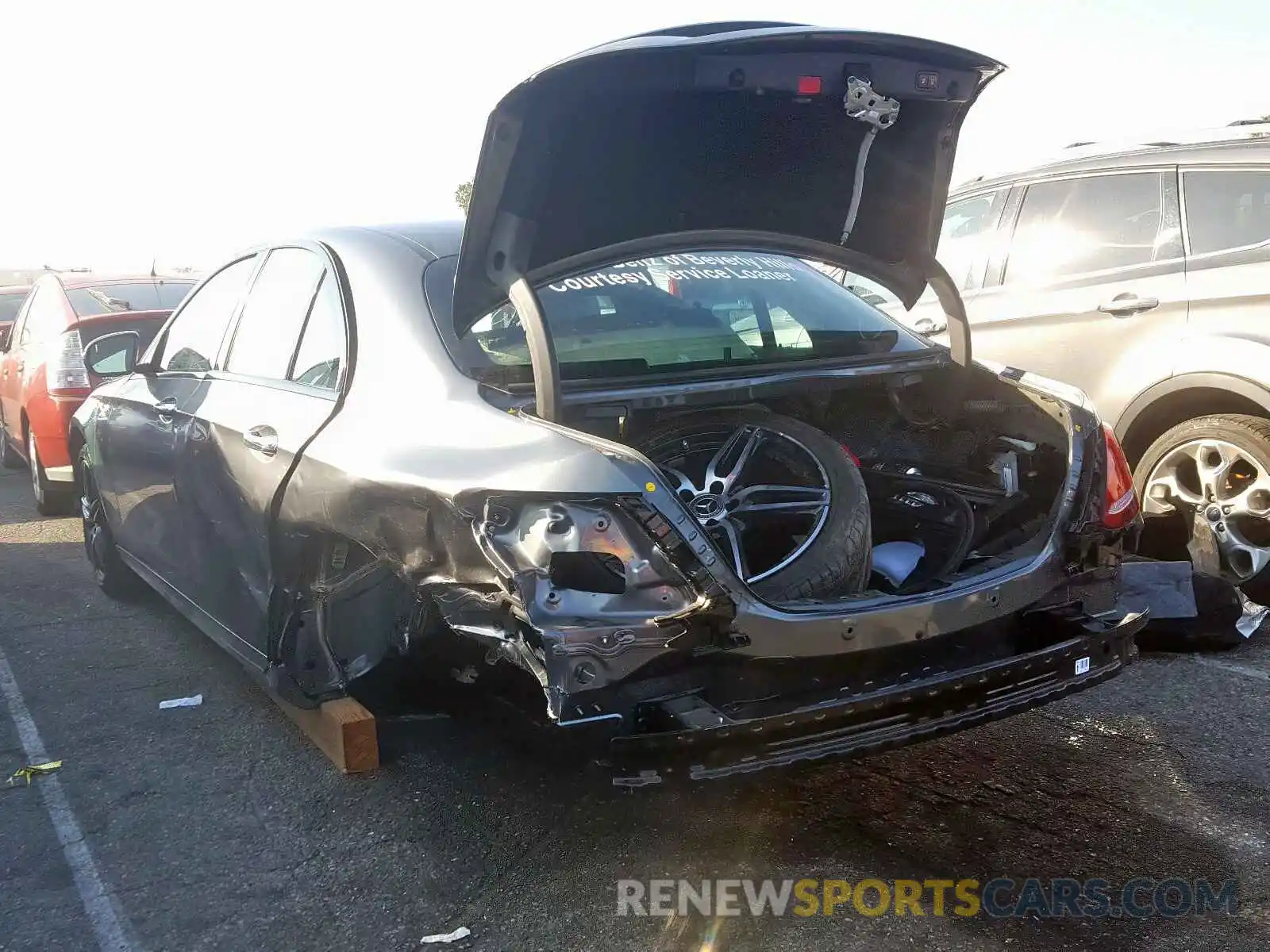 3 Photograph of a damaged car WDDZF4JB3KA670898 MERCEDES-BENZ E CLASS 2019