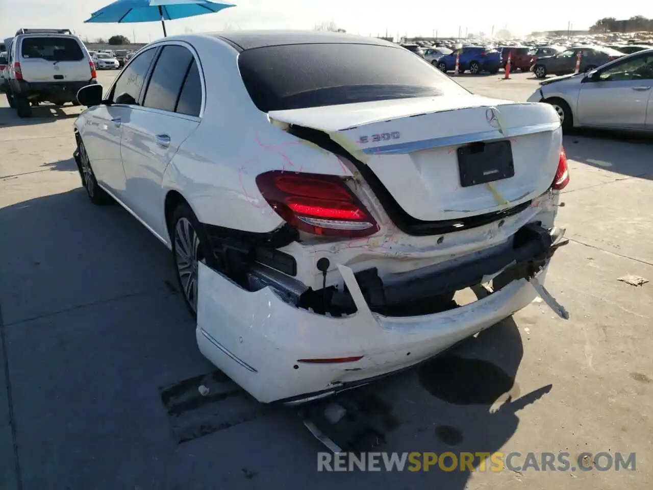 3 Photograph of a damaged car WDDZF4JB4KA512117 MERCEDES-BENZ E-CLASS 2019