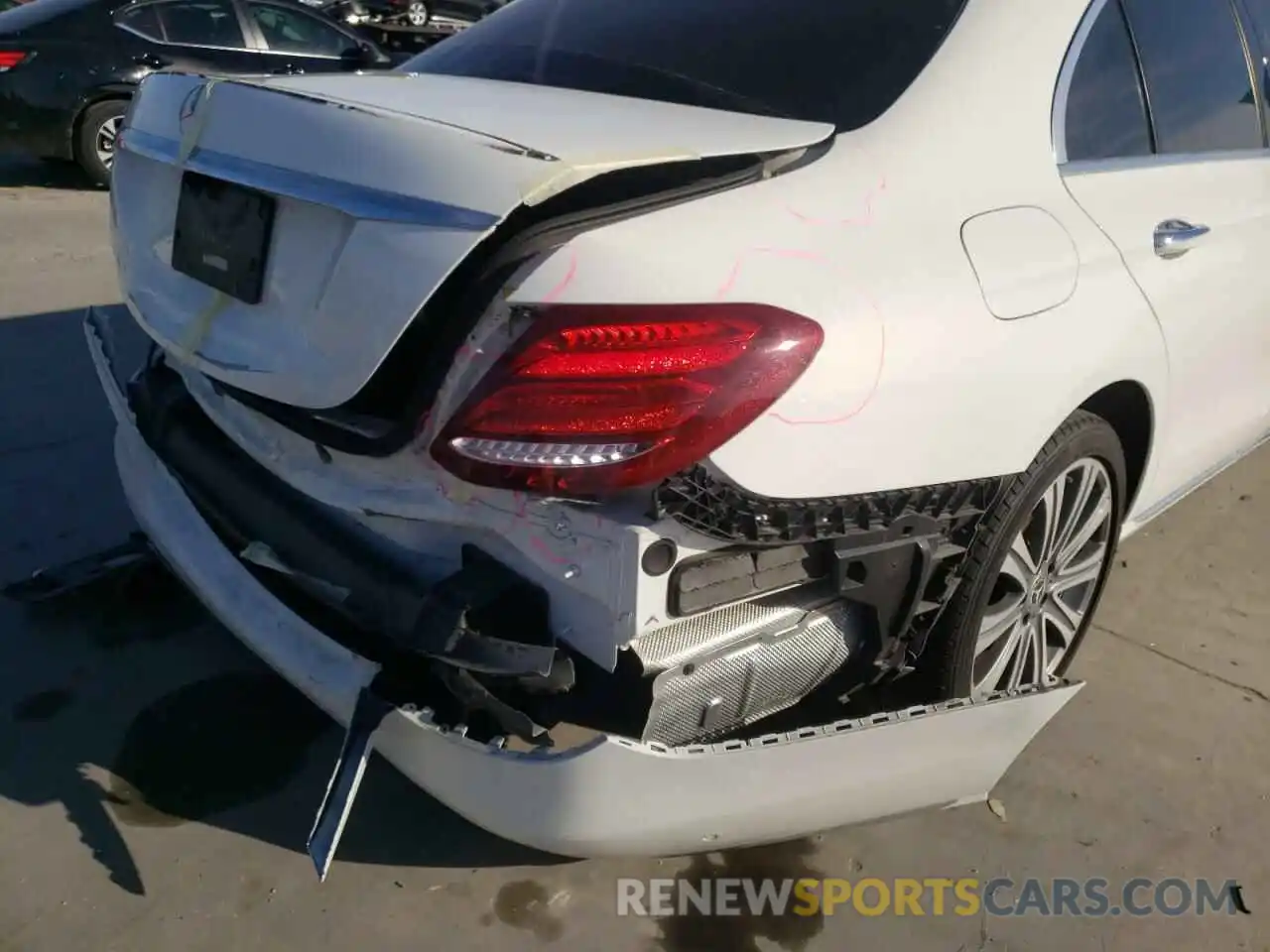 9 Photograph of a damaged car WDDZF4JB4KA512117 MERCEDES-BENZ E-CLASS 2019