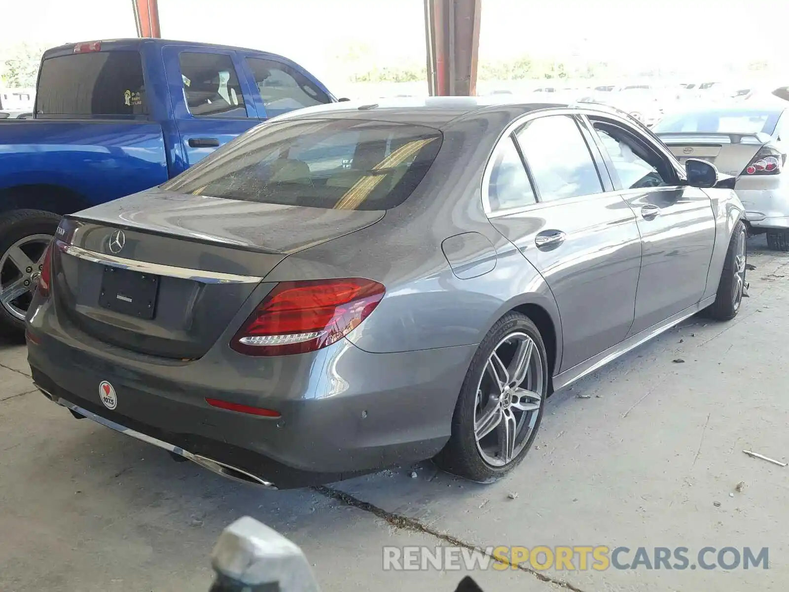 4 Photograph of a damaged car WDDZF4JB4KA561186 MERCEDES-BENZ E CLASS 2019