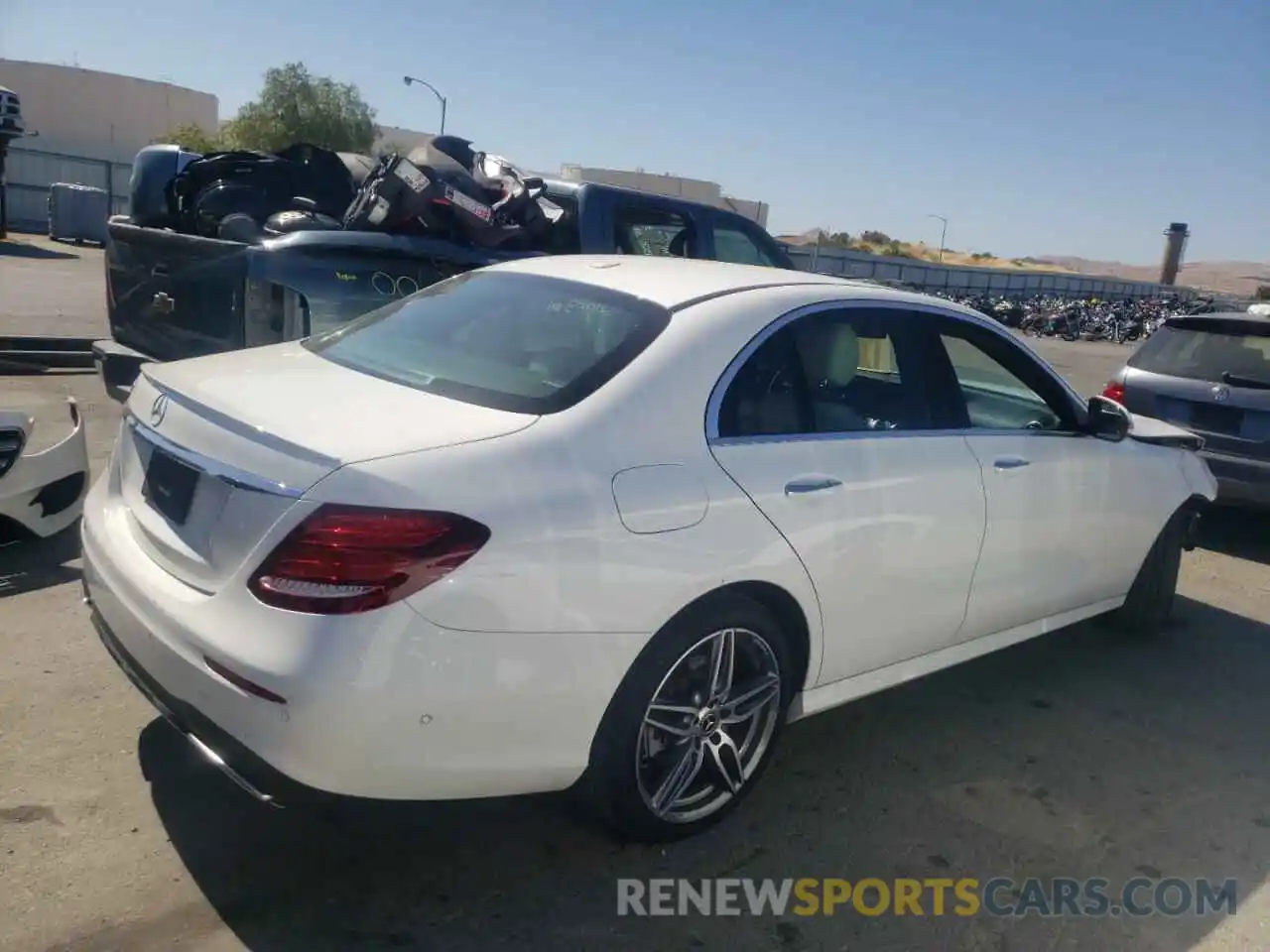 4 Photograph of a damaged car WDDZF4JB4KA561429 MERCEDES-BENZ E-CLASS 2019