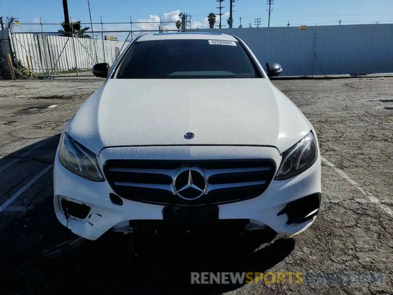 5 Photograph of a damaged car WDDZF4JB4KA583592 MERCEDES-BENZ E-CLASS 2019