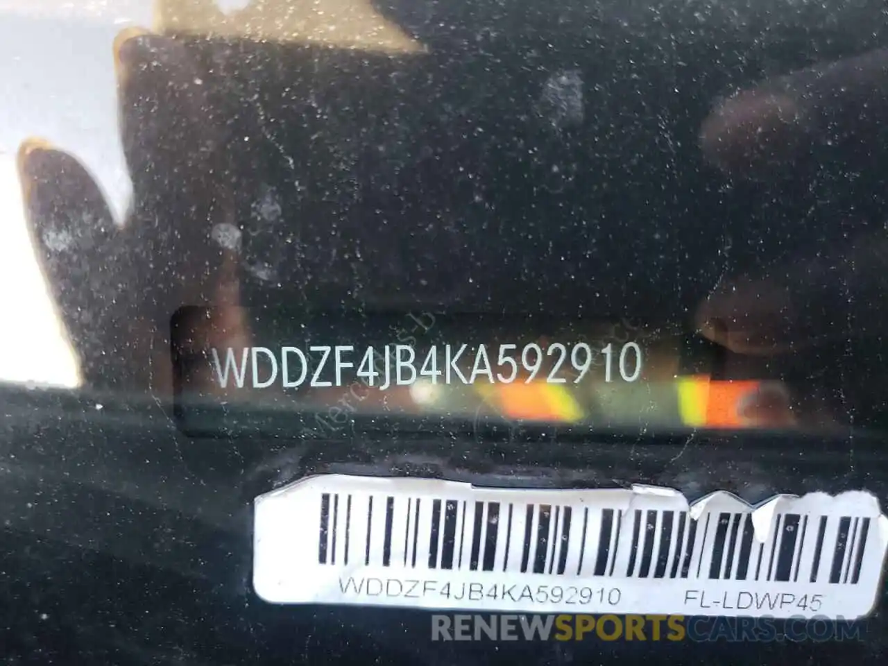 10 Photograph of a damaged car WDDZF4JB4KA592910 MERCEDES-BENZ E-CLASS 2019