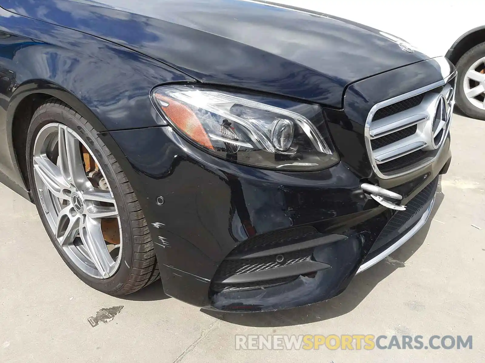 9 Photograph of a damaged car WDDZF4JB4KA601590 MERCEDES-BENZ E-CLASS 2019