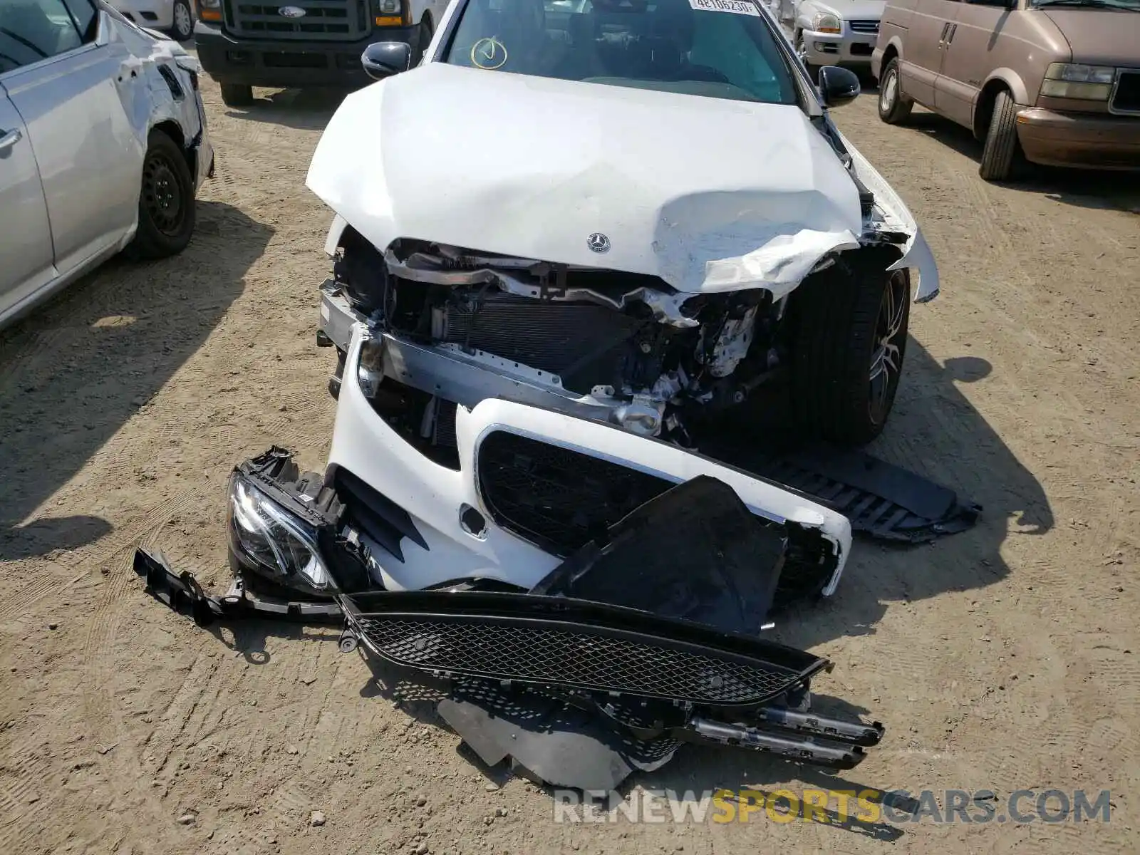 9 Photograph of a damaged car WDDZF4JB4KA605333 MERCEDES-BENZ E-CLASS 2019