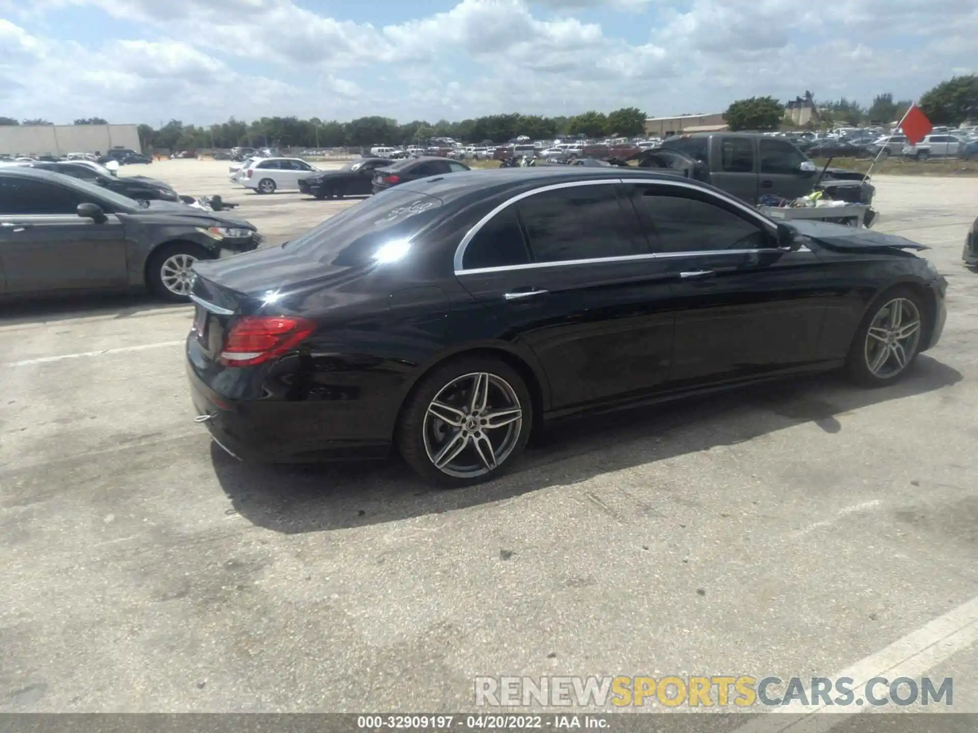 4 Photograph of a damaged car WDDZF4JB4KA678850 MERCEDES-BENZ E-CLASS 2019