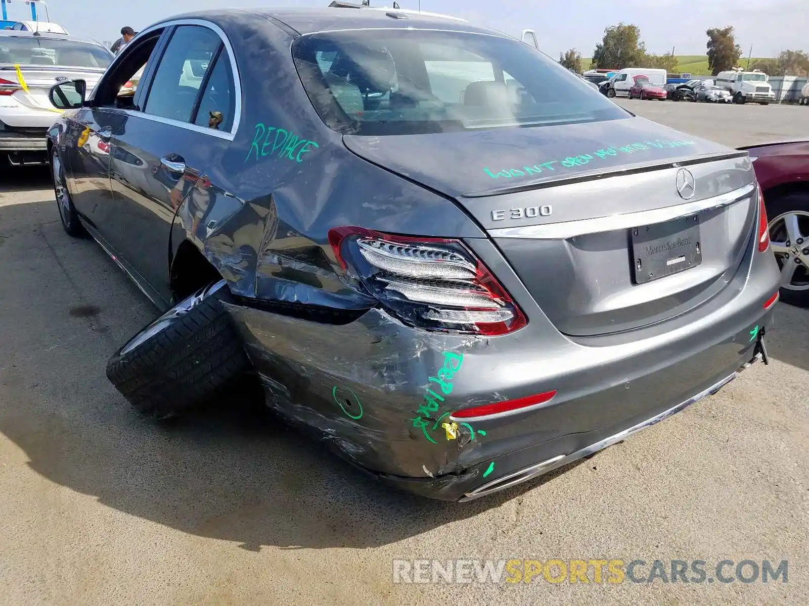 3 Photograph of a damaged car WDDZF4JB5KA551735 MERCEDES-BENZ E CLASS 2019