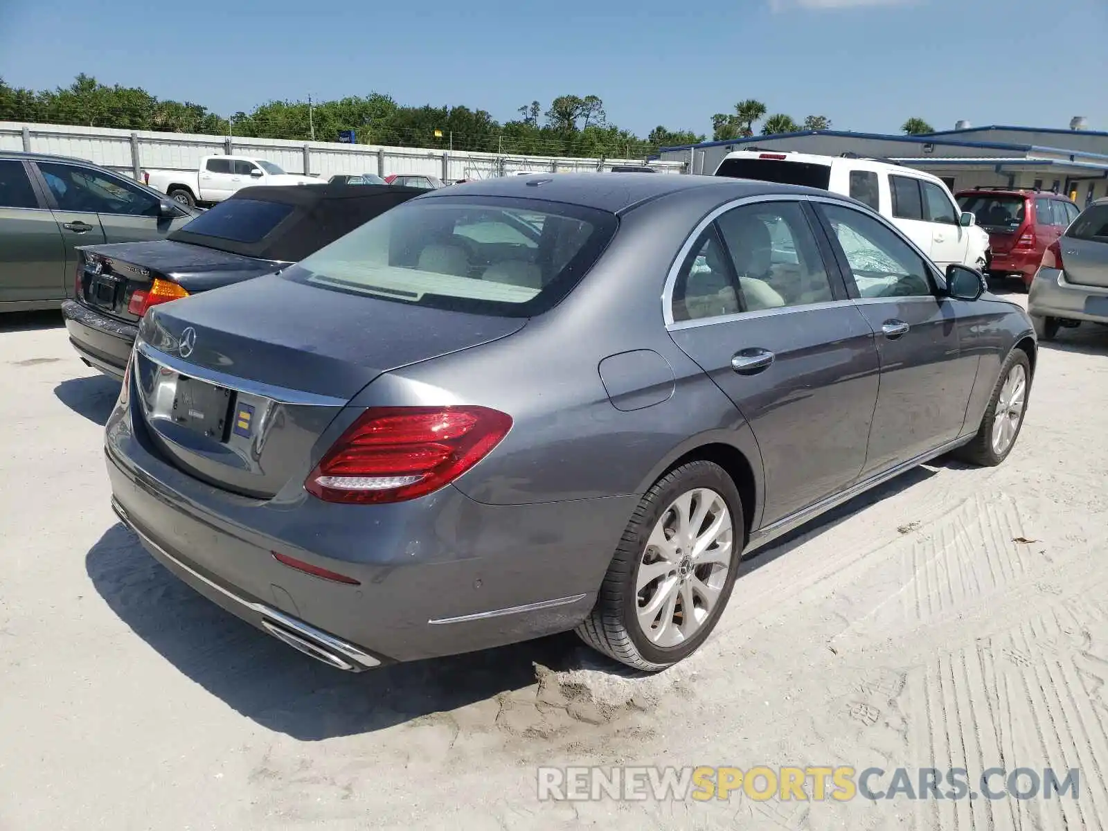 4 Photograph of a damaged car WDDZF4JB5KA575811 MERCEDES-BENZ E CLASS 2019