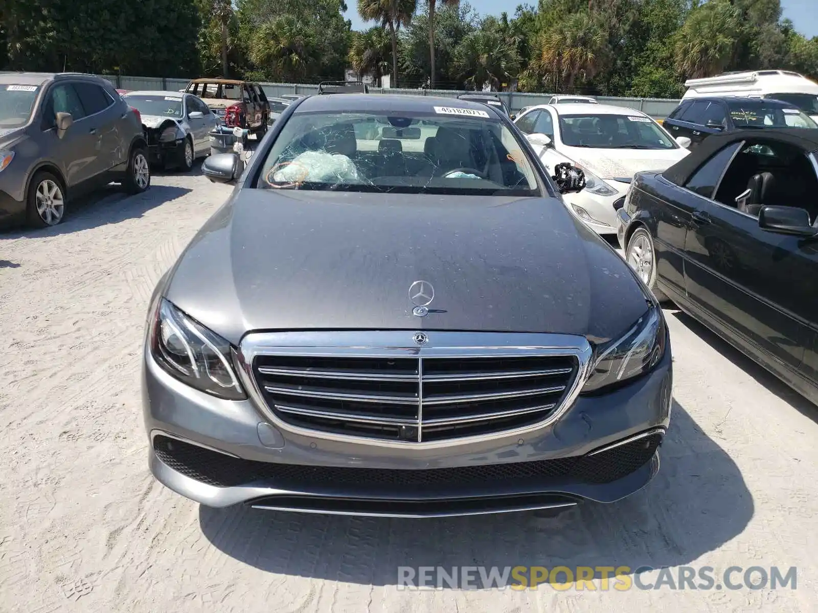 9 Photograph of a damaged car WDDZF4JB5KA575811 MERCEDES-BENZ E CLASS 2019