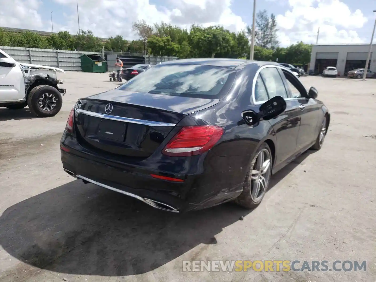 4 Photograph of a damaged car WDDZF4JB5KA605728 MERCEDES-BENZ E-CLASS 2019