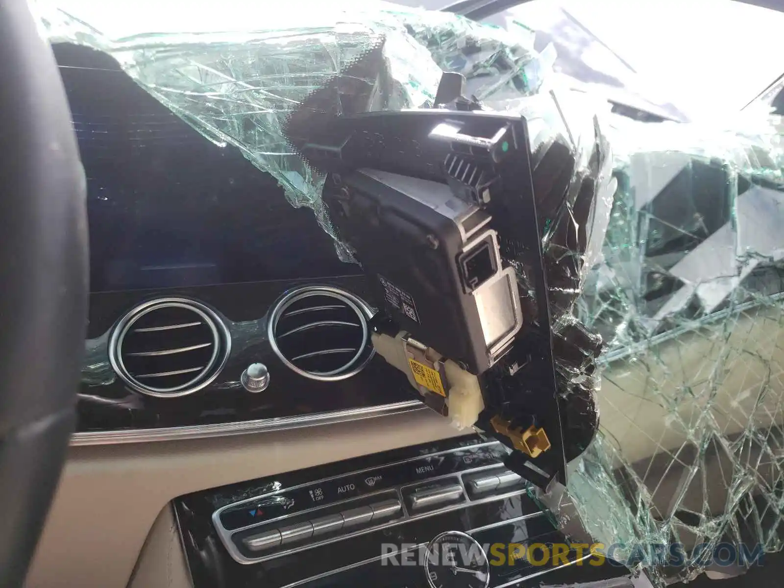 9 Photograph of a damaged car WDDZF4JB5KA605728 MERCEDES-BENZ E-CLASS 2019