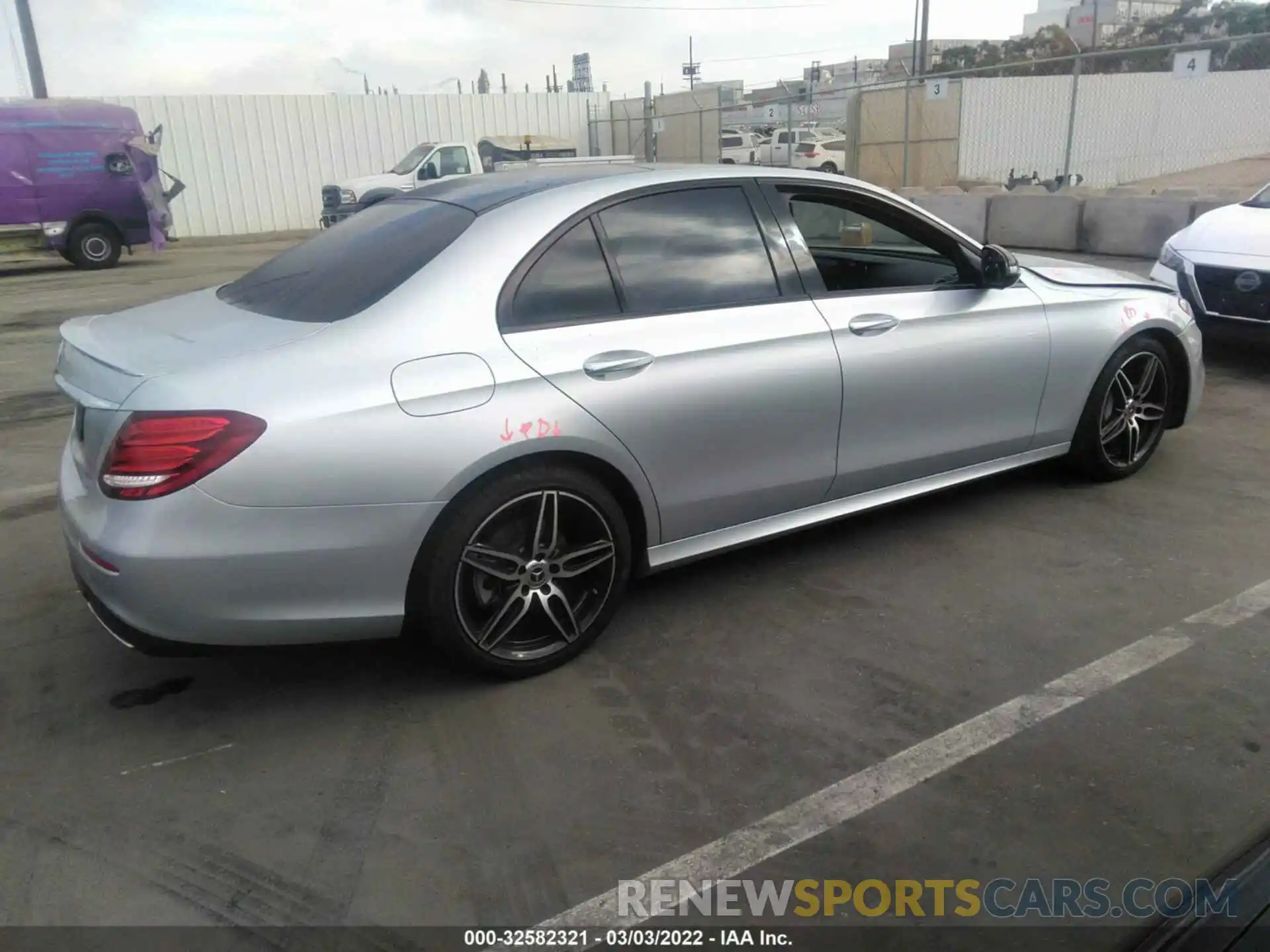 4 Photograph of a damaged car WDDZF4JB5KA630788 MERCEDES-BENZ E-CLASS 2019