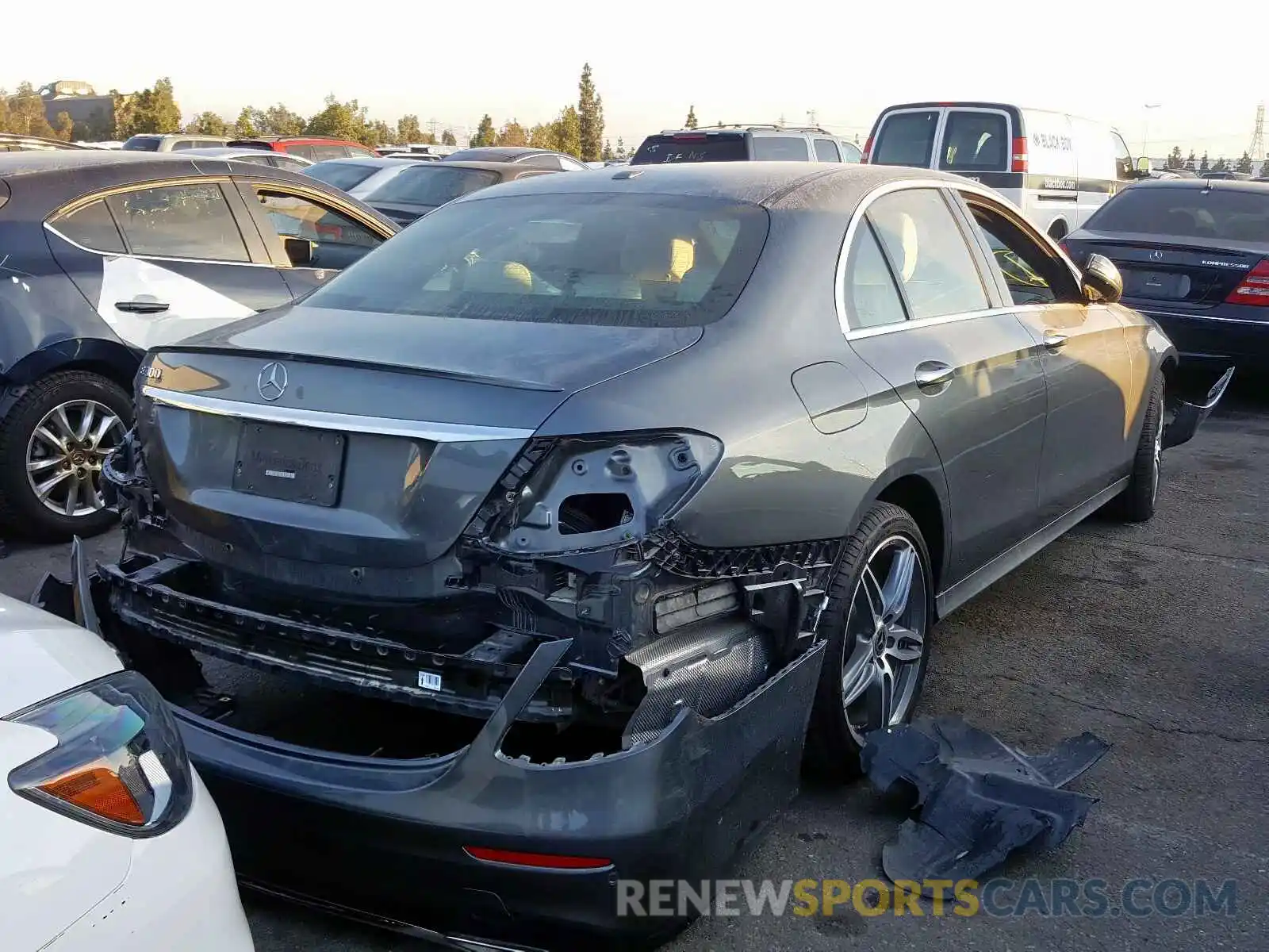 4 Photograph of a damaged car WDDZF4JB6KA506075 MERCEDES-BENZ E CLASS 2019