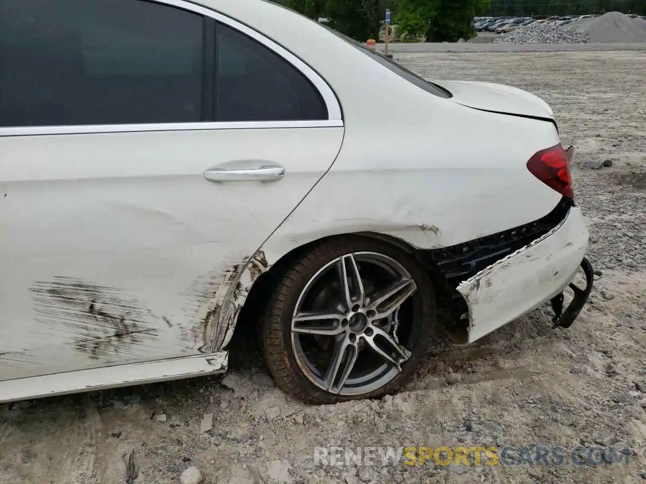 9 Photograph of a damaged car WDDZF4JB6KA513589 MERCEDES-BENZ E-CLASS 2019