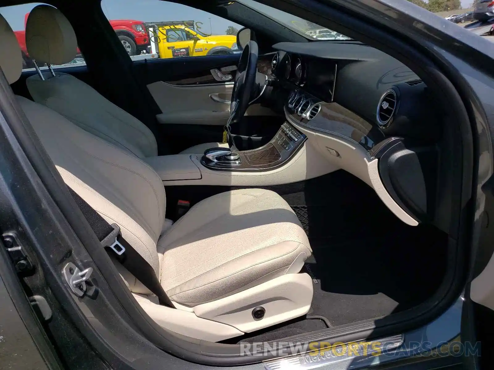 5 Photograph of a damaged car WDDZF4JB6KA618973 MERCEDES-BENZ E-CLASS 2019