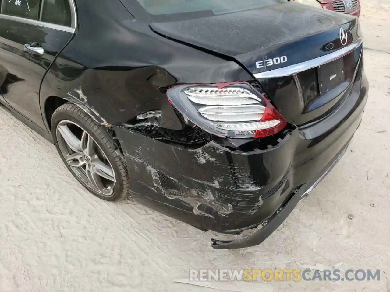 9 Photograph of a damaged car WDDZF4JB6KA625762 MERCEDES-BENZ E-CLASS 2019