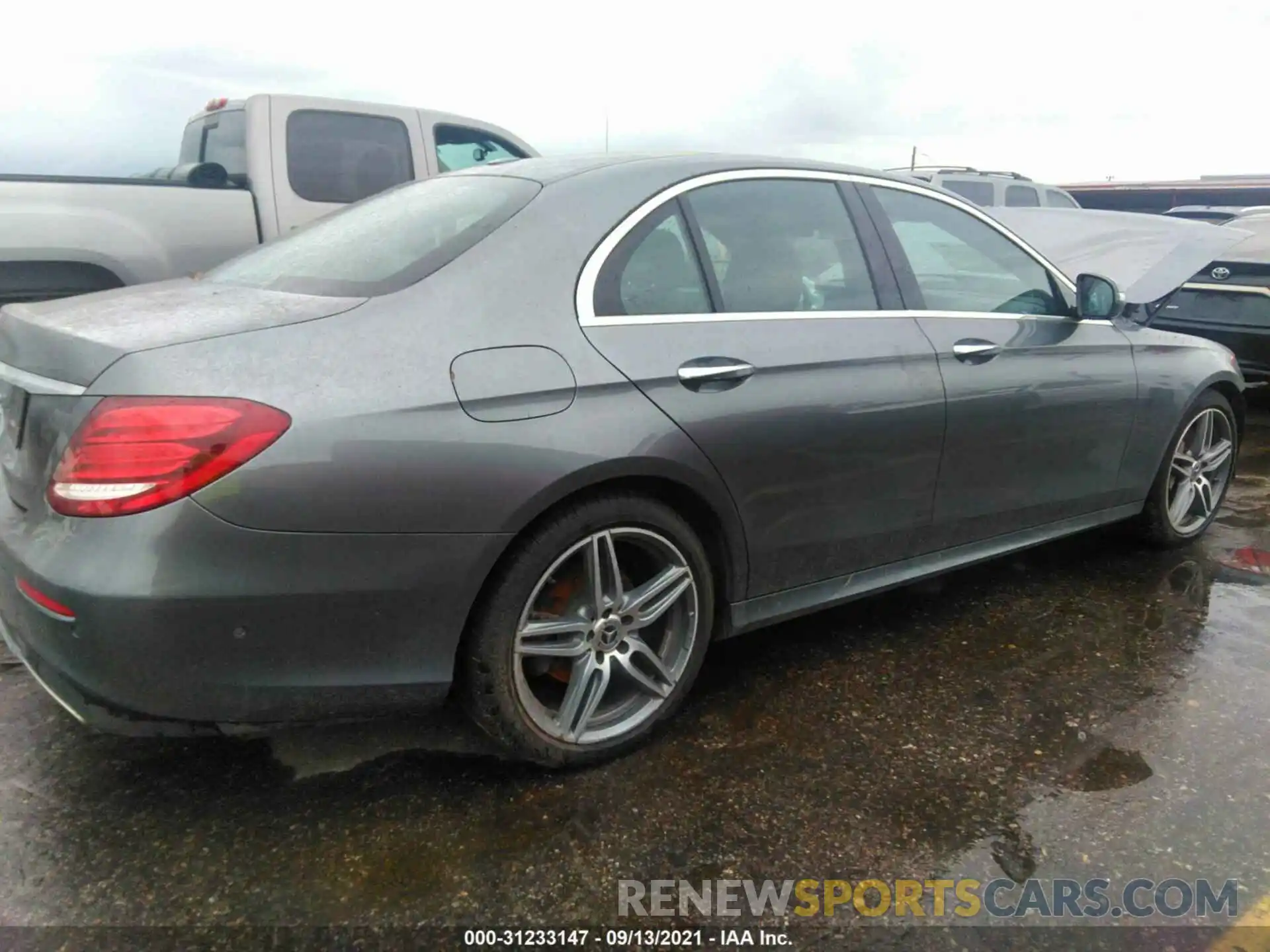 4 Photograph of a damaged car WDDZF4JB6KA664416 MERCEDES-BENZ E-CLASS 2019