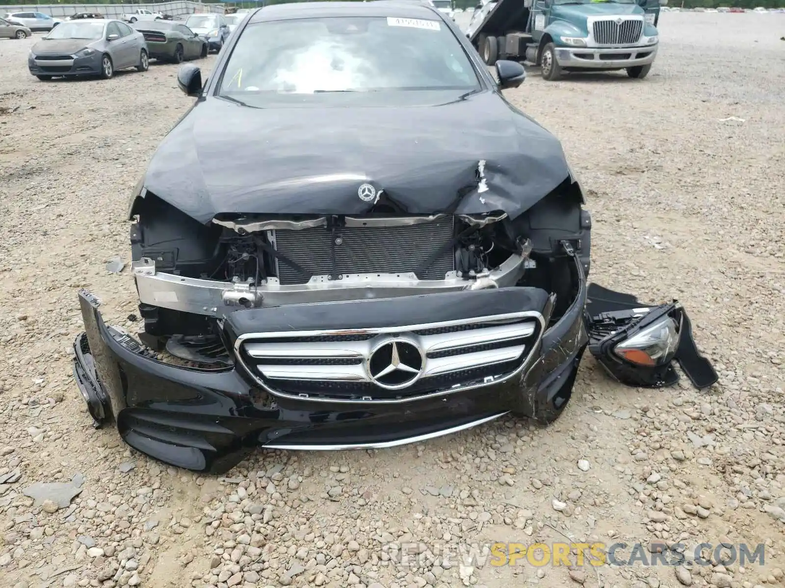 9 Photograph of a damaged car WDDZF4JB6KA675481 MERCEDES-BENZ E CLASS 2019