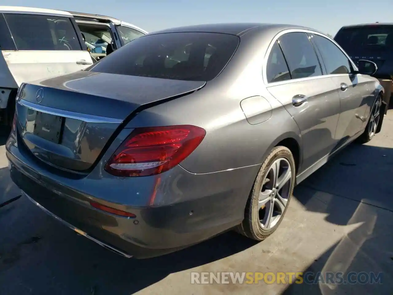 4 Photograph of a damaged car WDDZF4JB7KA570478 MERCEDES-BENZ E-CLASS 2019