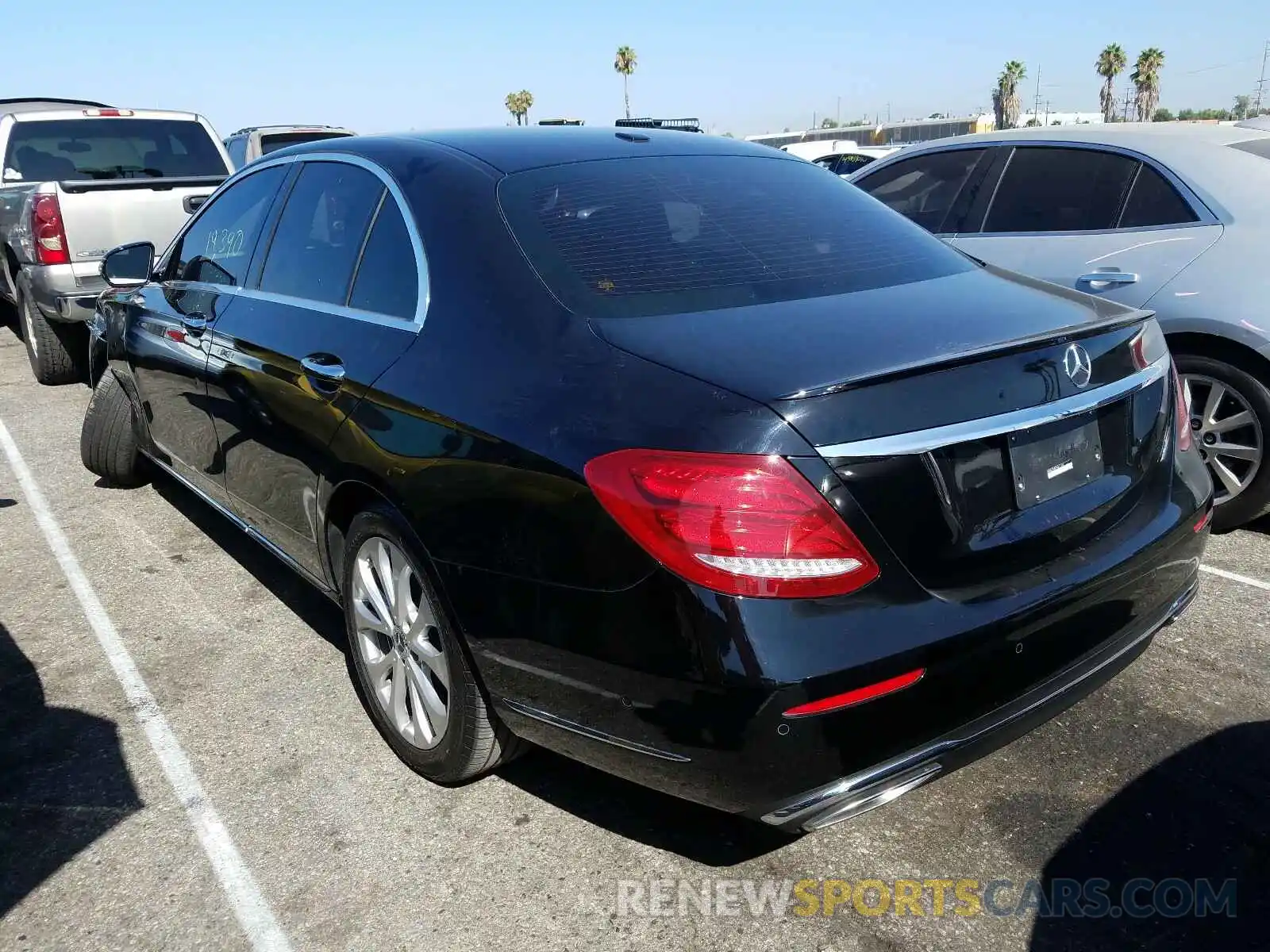 3 Photograph of a damaged car WDDZF4JB7KA571310 MERCEDES-BENZ E CLASS 2019