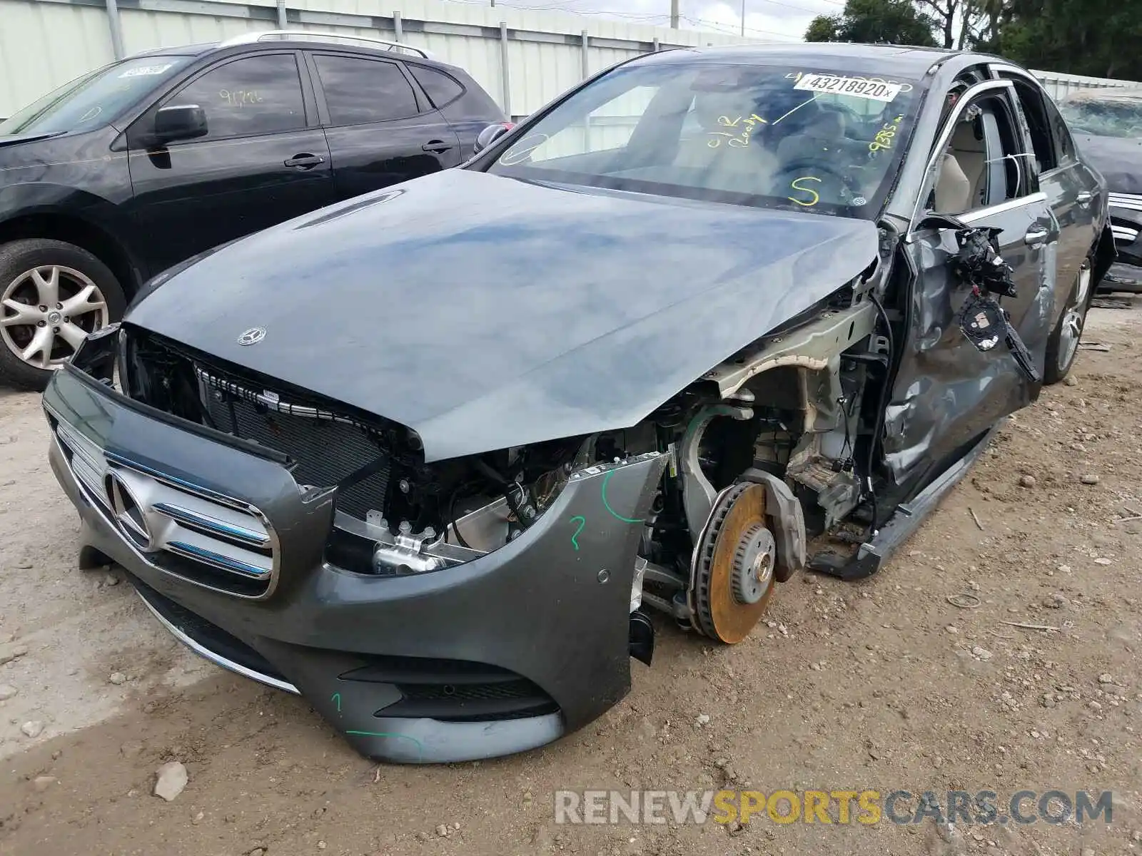 2 Photograph of a damaged car WDDZF4JB7KA613748 MERCEDES-BENZ E CLASS 2019