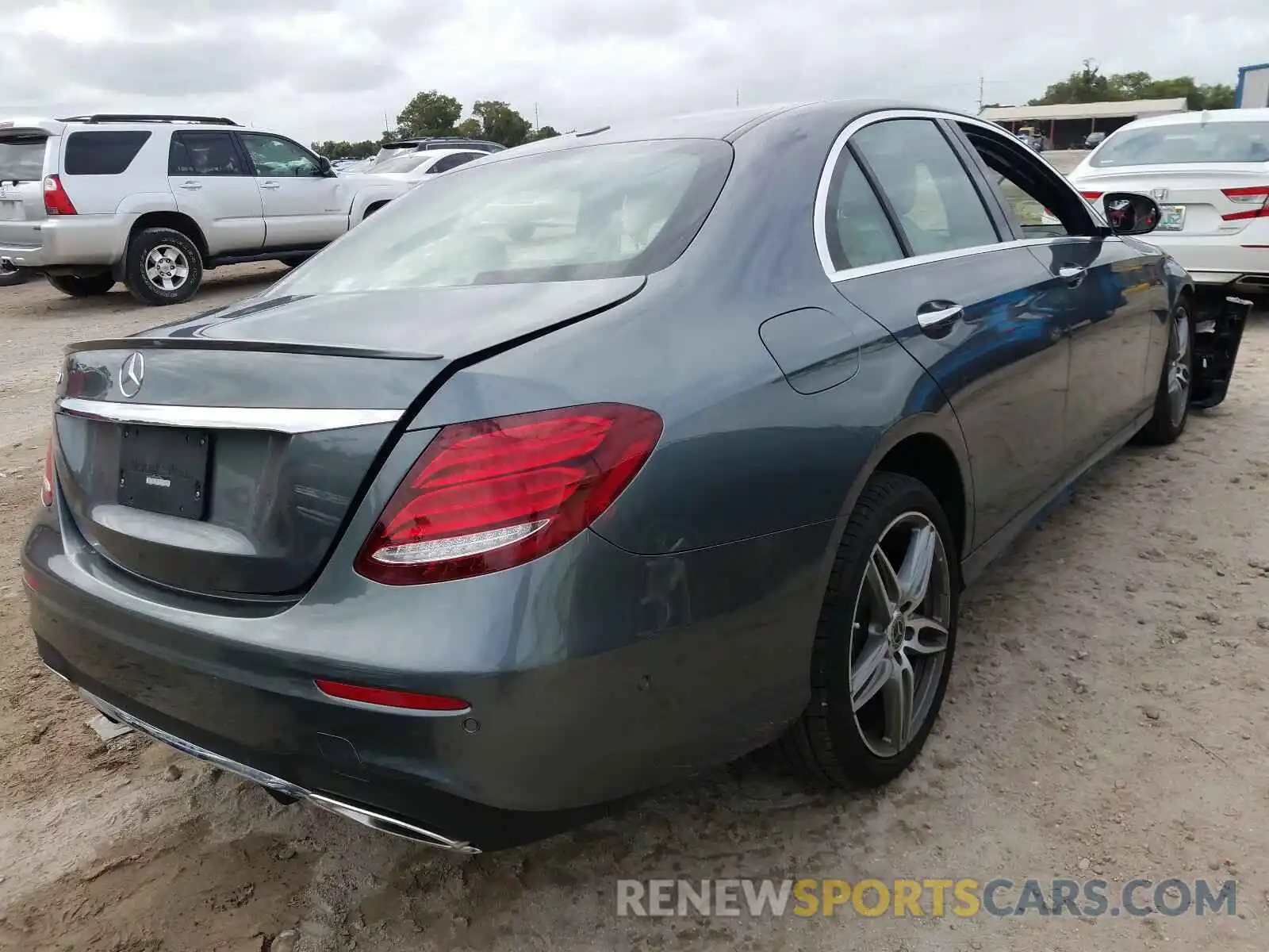 4 Photograph of a damaged car WDDZF4JB7KA613748 MERCEDES-BENZ E CLASS 2019