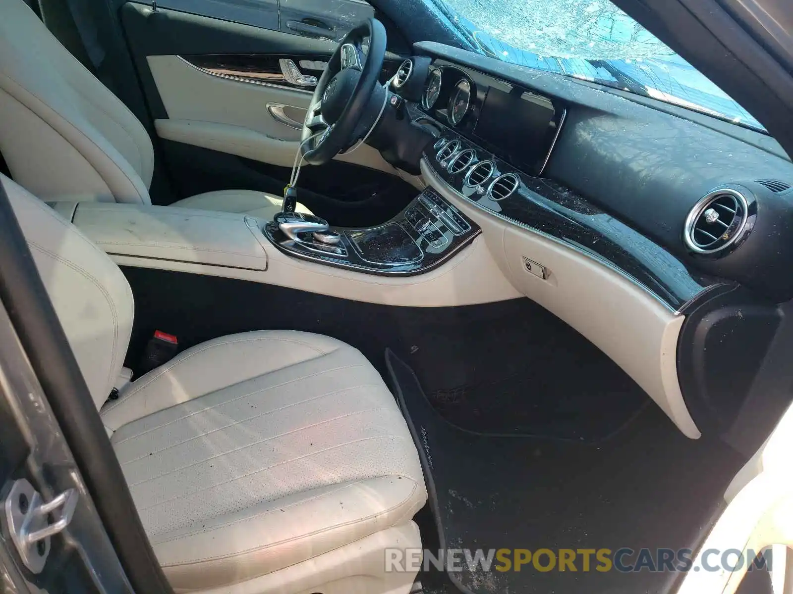 5 Photograph of a damaged car WDDZF4JB7KA635944 MERCEDES-BENZ E-CLASS 2019