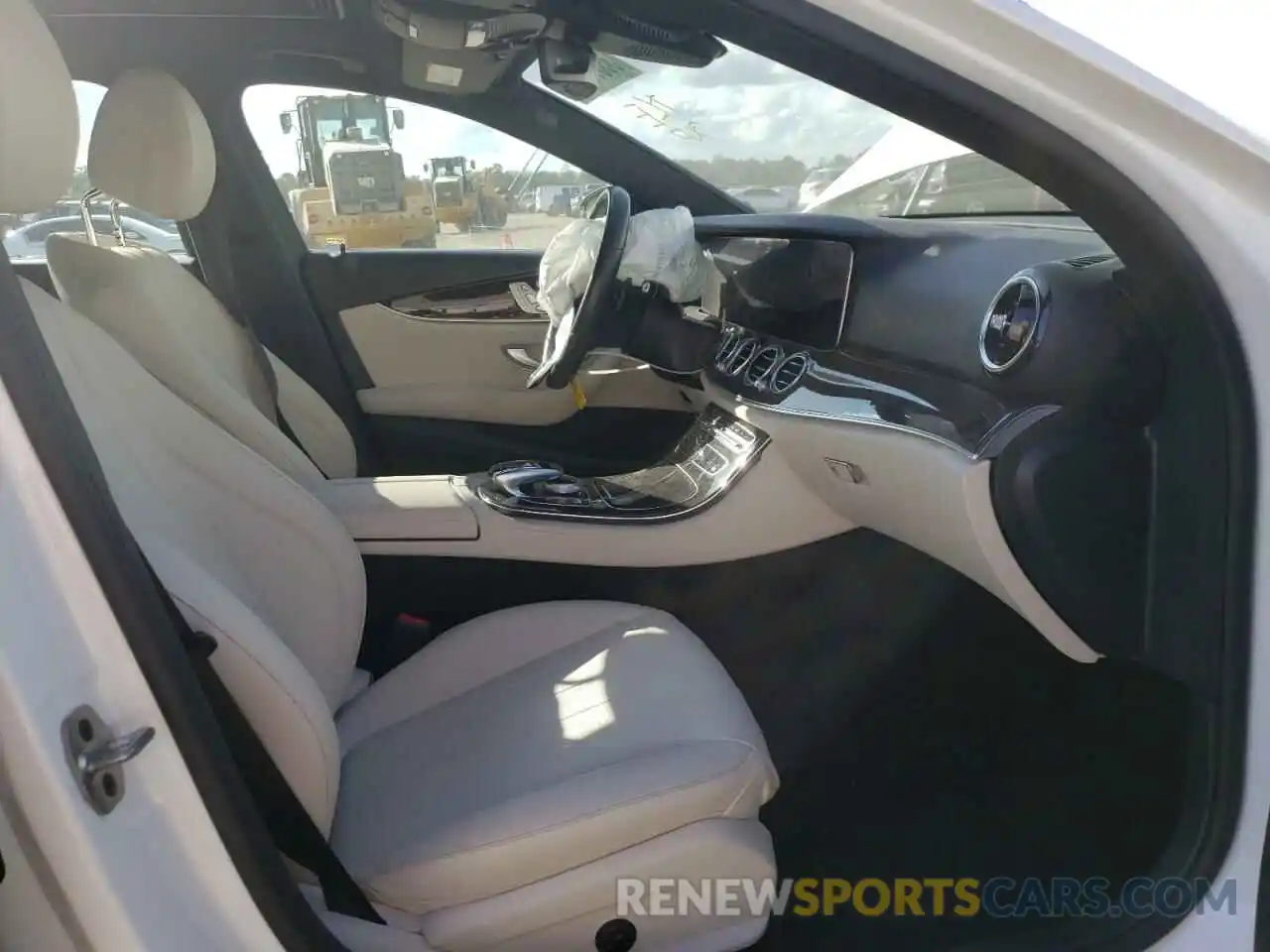 5 Photograph of a damaged car WDDZF4JB7KA670628 MERCEDES-BENZ E-CLASS 2019