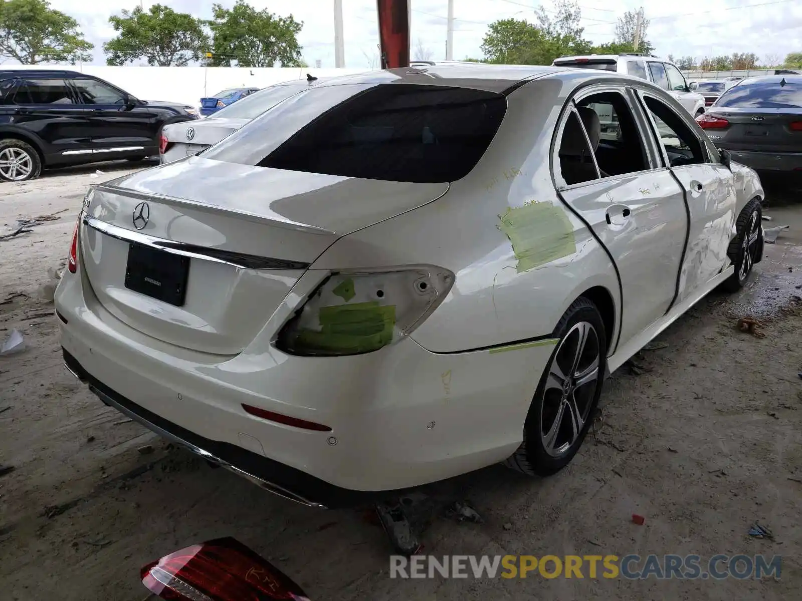 4 Photograph of a damaged car WDDZF4JB7KA676770 MERCEDES-BENZ E-CLASS 2019