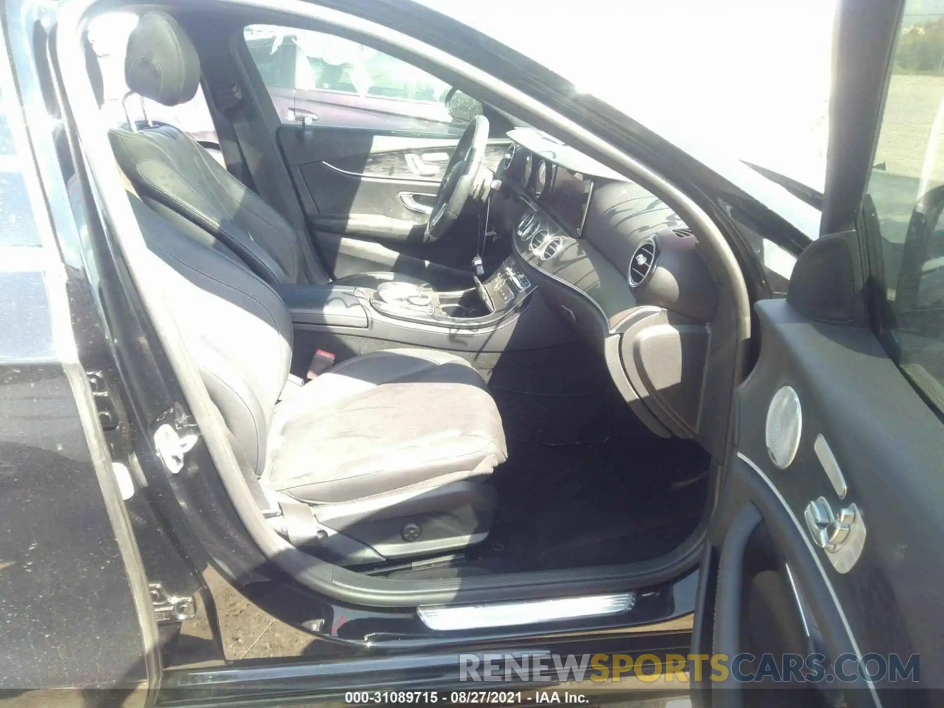 5 Photograph of a damaged car WDDZF4JB8KA489053 MERCEDES-BENZ E-CLASS 2019