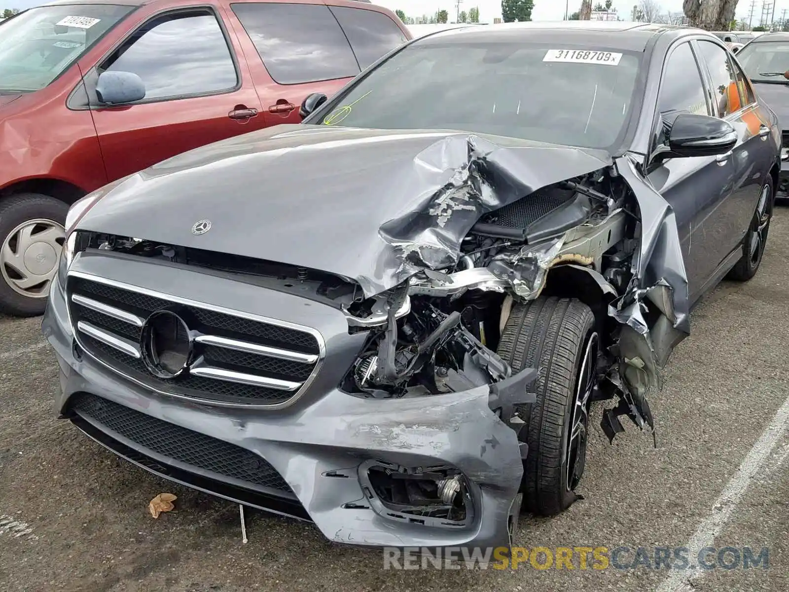 2 Photograph of a damaged car WDDZF4JB8KA516865 MERCEDES-BENZ E CLASS 2019