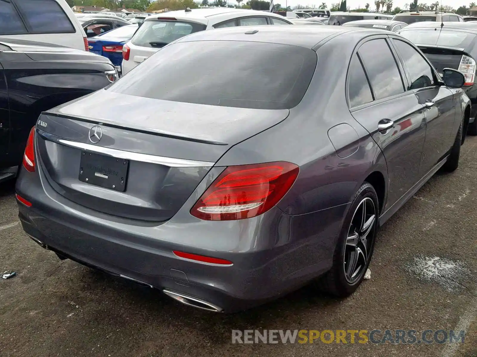 4 Photograph of a damaged car WDDZF4JB8KA516865 MERCEDES-BENZ E CLASS 2019