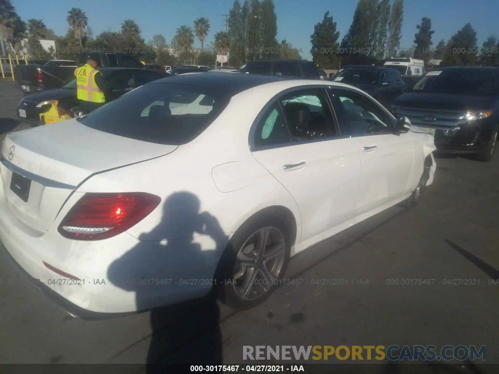 4 Photograph of a damaged car WDDZF4JB8KA535111 MERCEDES-BENZ E-CLASS 2019