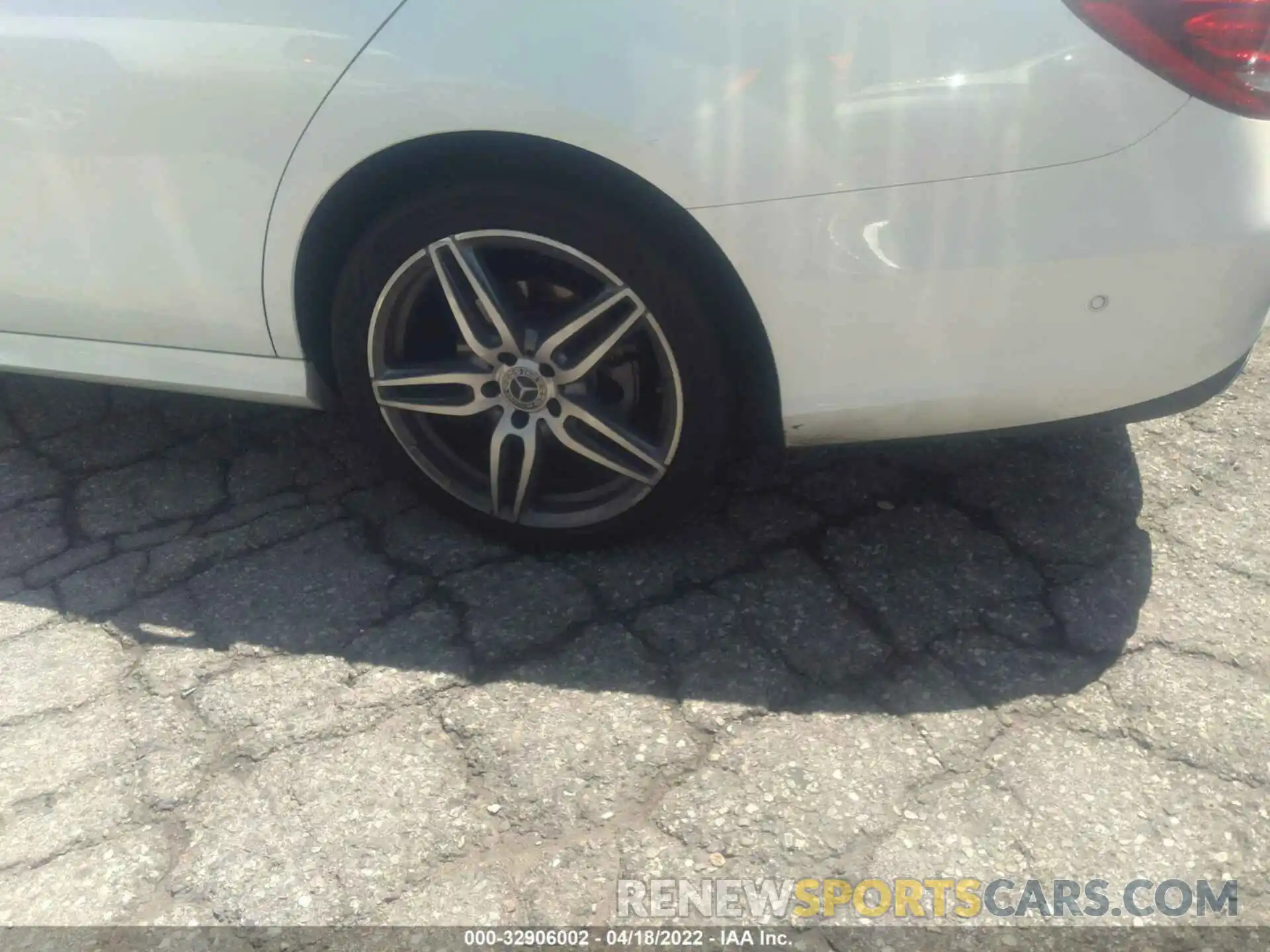 12 Photograph of a damaged car WDDZF4JB8KA631630 MERCEDES-BENZ E-CLASS 2019