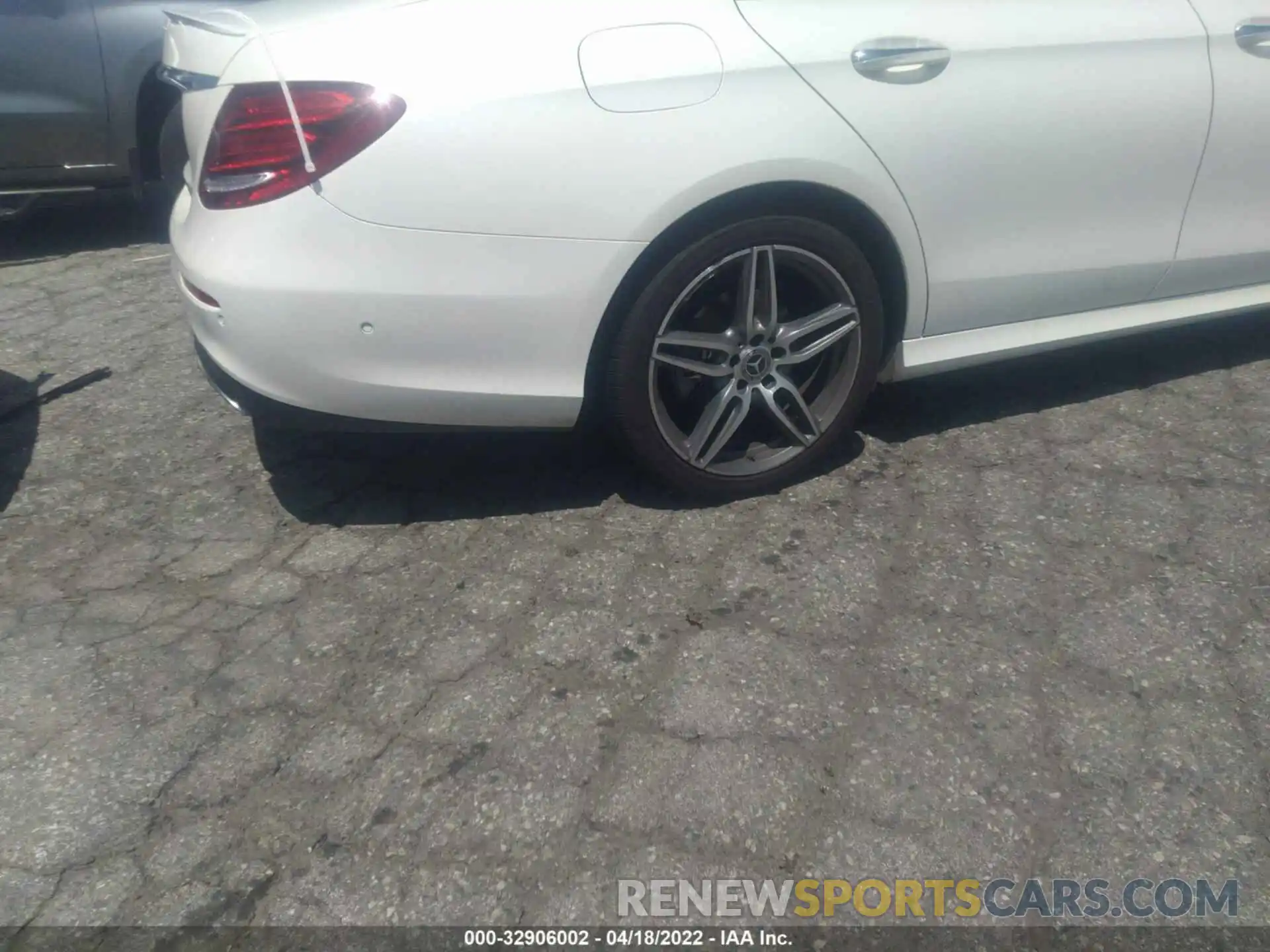 14 Photograph of a damaged car WDDZF4JB8KA631630 MERCEDES-BENZ E-CLASS 2019