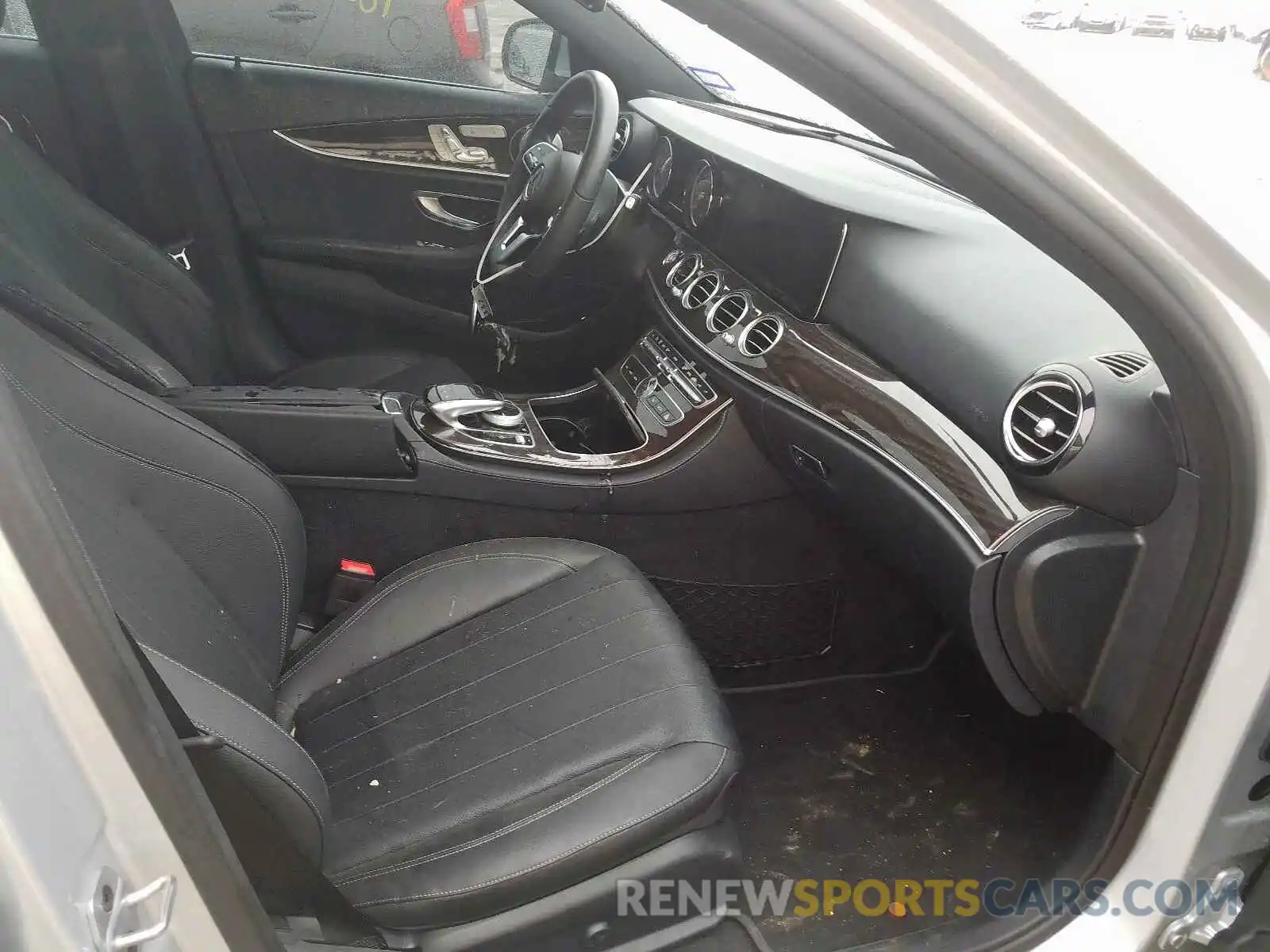 5 Photograph of a damaged car WDDZF4JB9KA497386 MERCEDES-BENZ E CLASS 2019