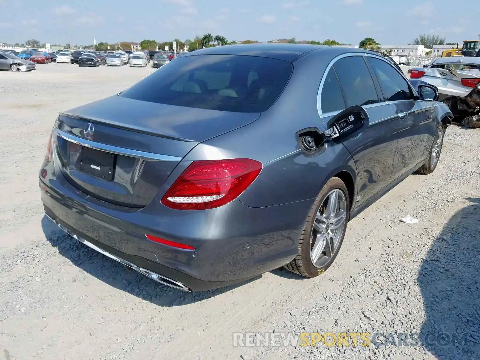 4 Photograph of a damaged car WDDZF4JB9KA510363 MERCEDES-BENZ E CLASS 2019