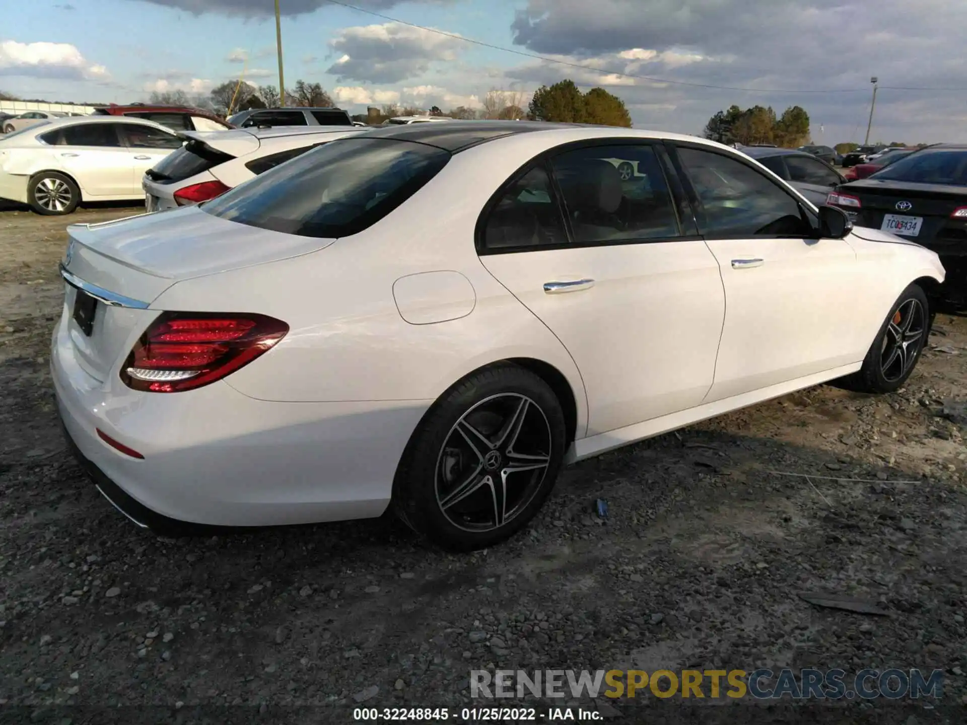 4 Photograph of a damaged car WDDZF4JB9KA525123 MERCEDES-BENZ E-CLASS 2019