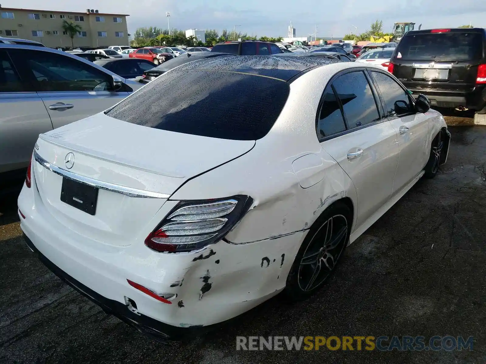 4 Photograph of a damaged car WDDZF4JB9KA526336 MERCEDES-BENZ E CLASS 2019